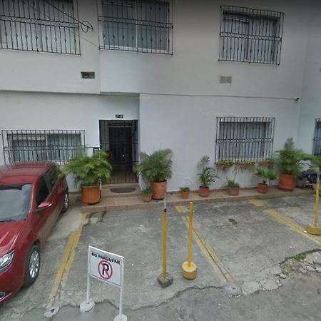 Arco Apartasuites Cali Bagian luar foto