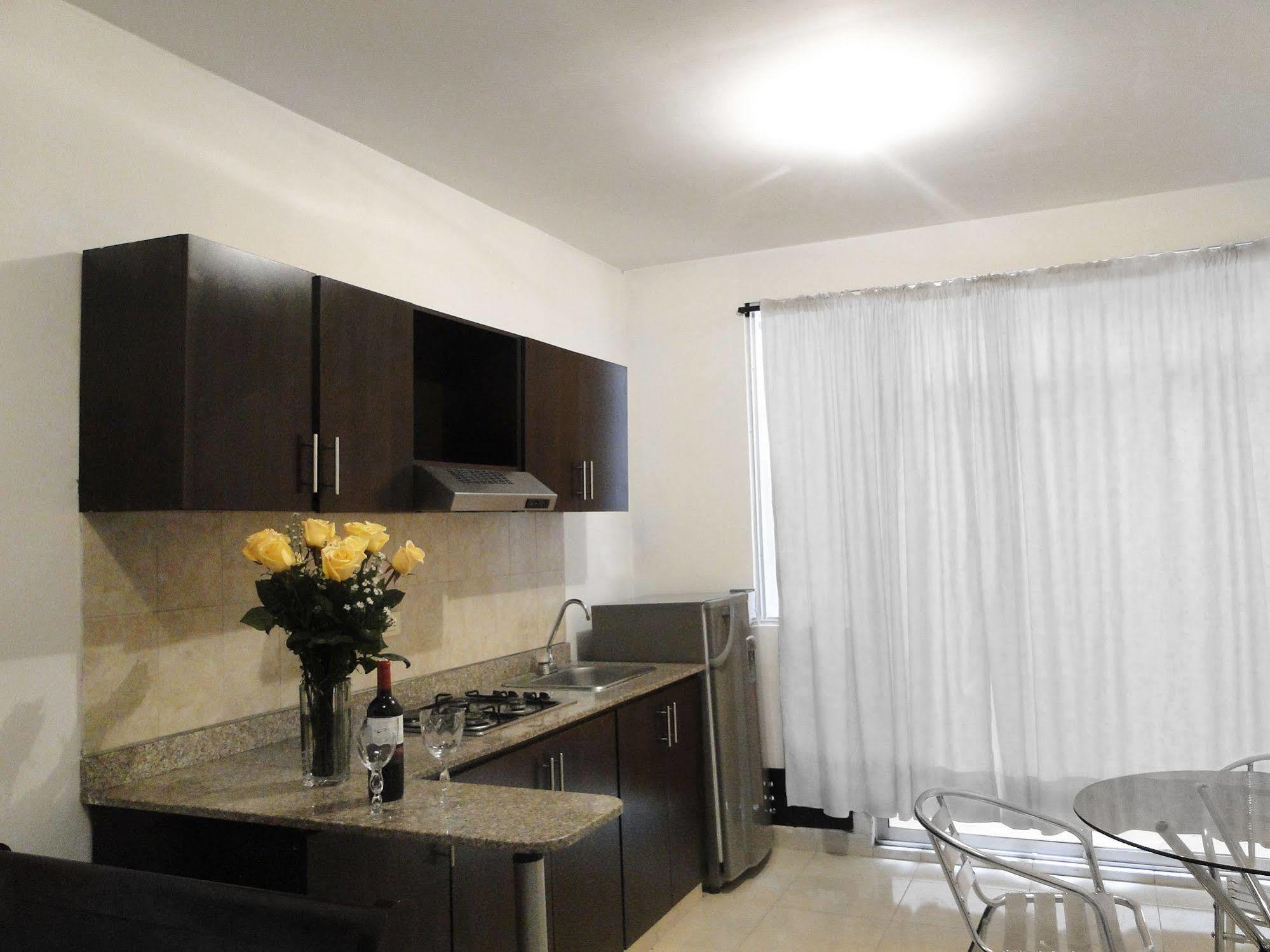 Arco Apartasuites Cali Bagian luar foto