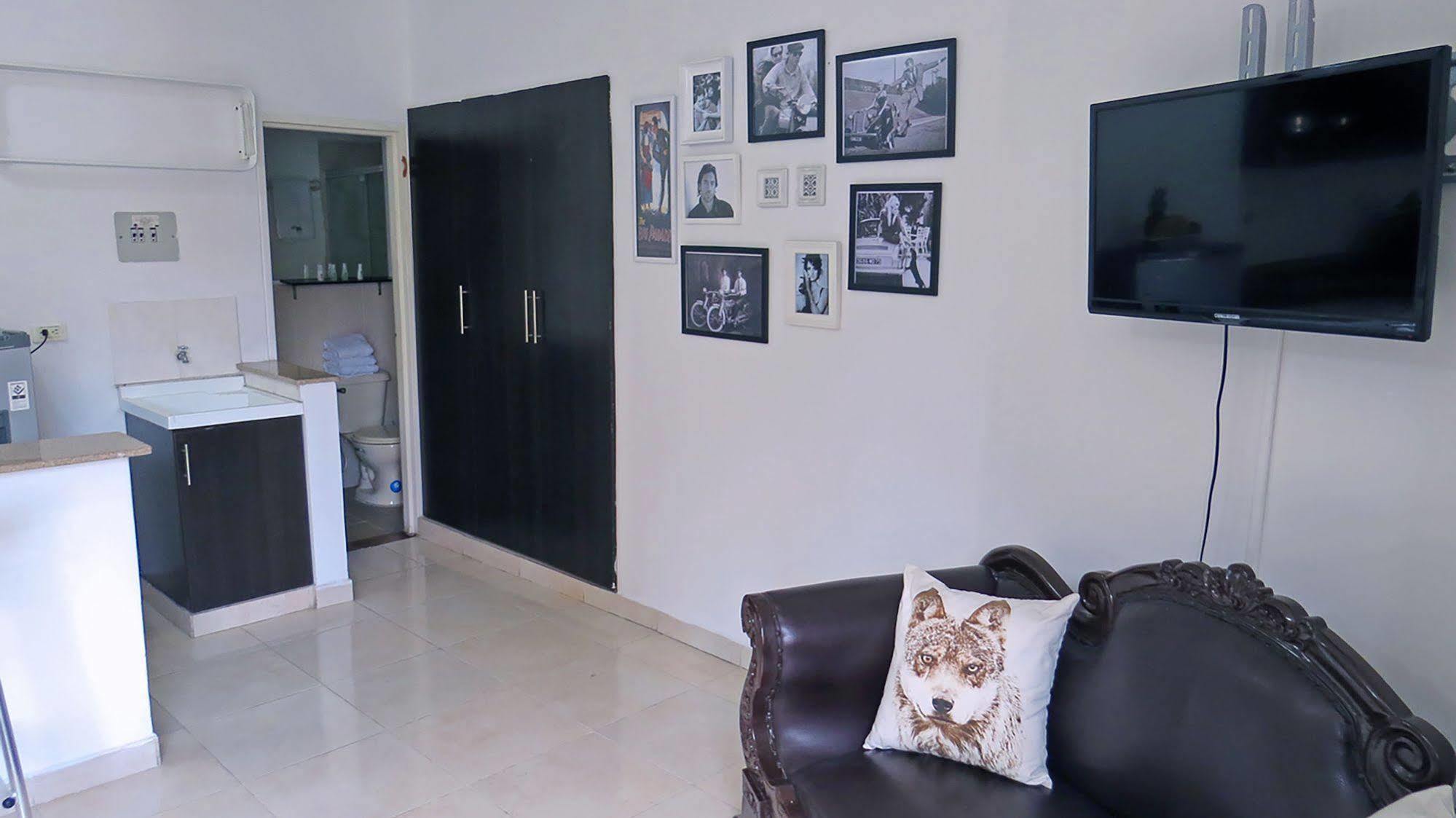 Arco Apartasuites Cali Bagian luar foto