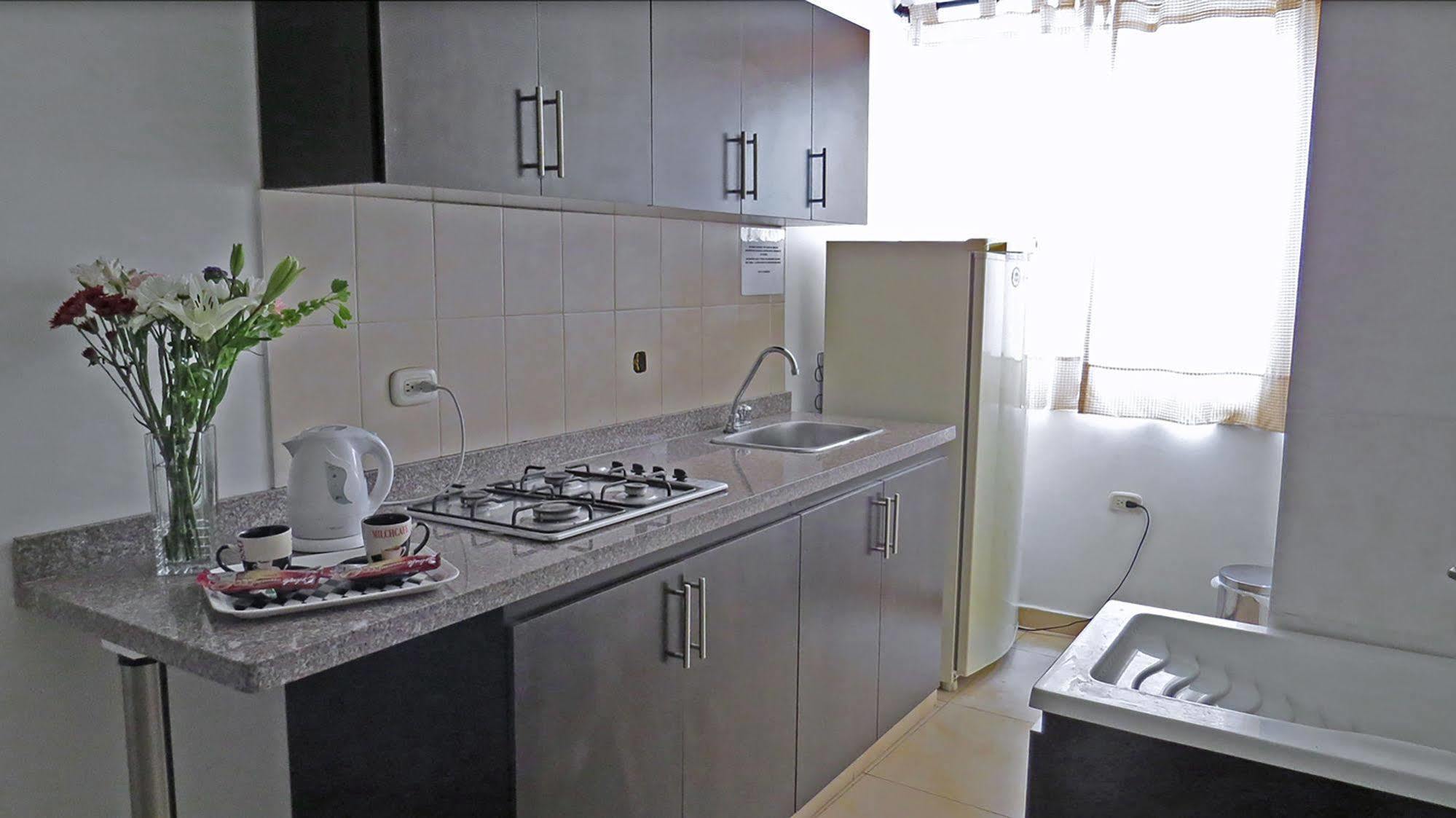 Arco Apartasuites Cali Bagian luar foto